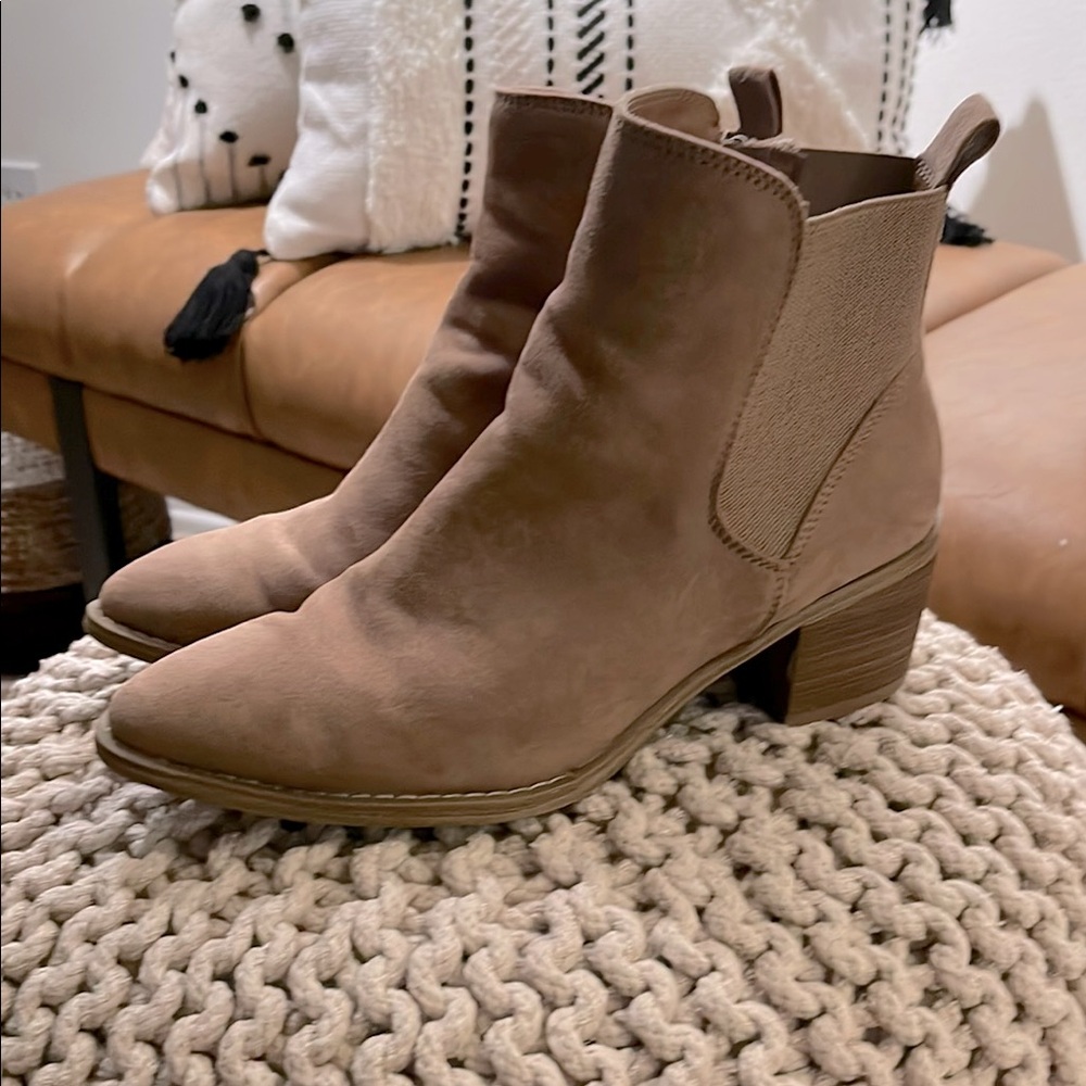 Universal Thread Tan Faux Suede Women's Ankle Boots Low Block Heel Booties Sz 7